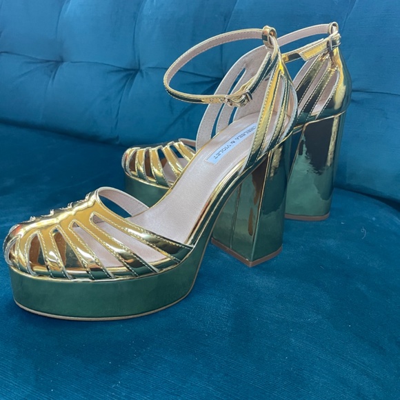 Gold Heels - Picture 2 of 4